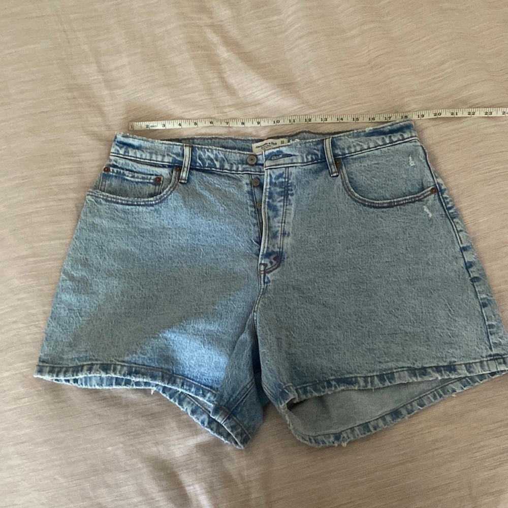 A&F Curve Love Dad High Rise Shorts 33/16